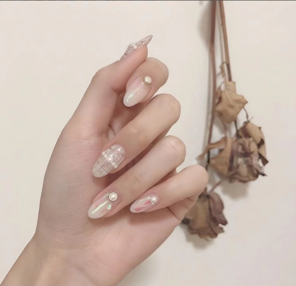 Elegant Pearl And Plaid Press On Nails Gomaki