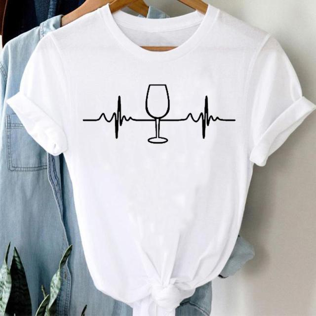 Minimalist Wine Glass Line Art T Shirt Gomaki